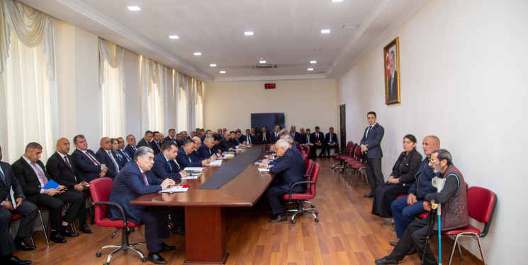 Rüstəm Xəlilov Rayon İcra Hakimiyyətinin inzibati binasında  növbəti fərdi qəbul keçirtdi.